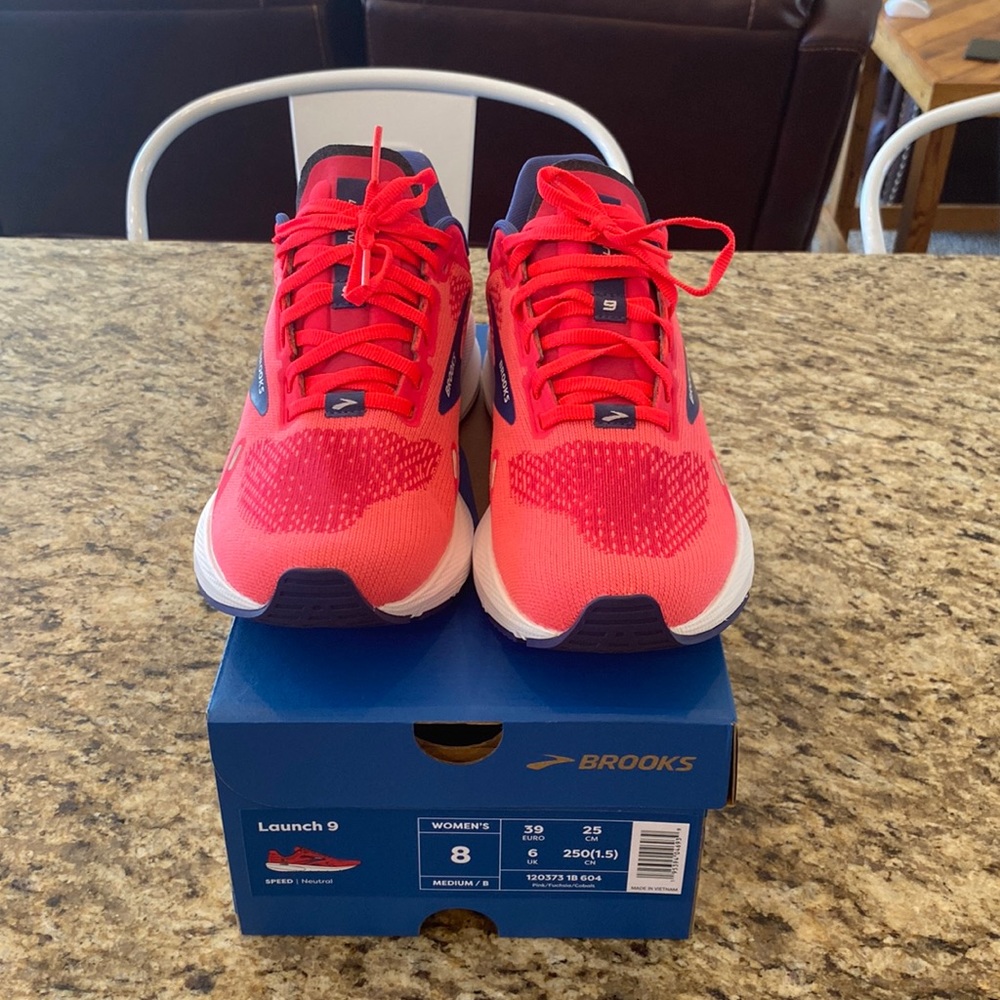 Brand New women’s Brooks Launch 9 running shoes! Size 8